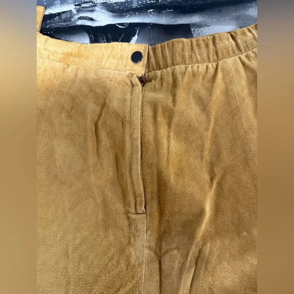 Vintage Leather Midi Skirt with A-Line Silhouette - Picture 3 of 9